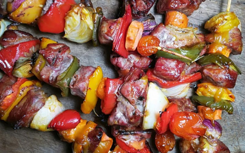 Brochette de carne de cerdo